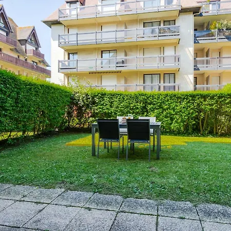 Апартаменты La Commanderie By Interhome